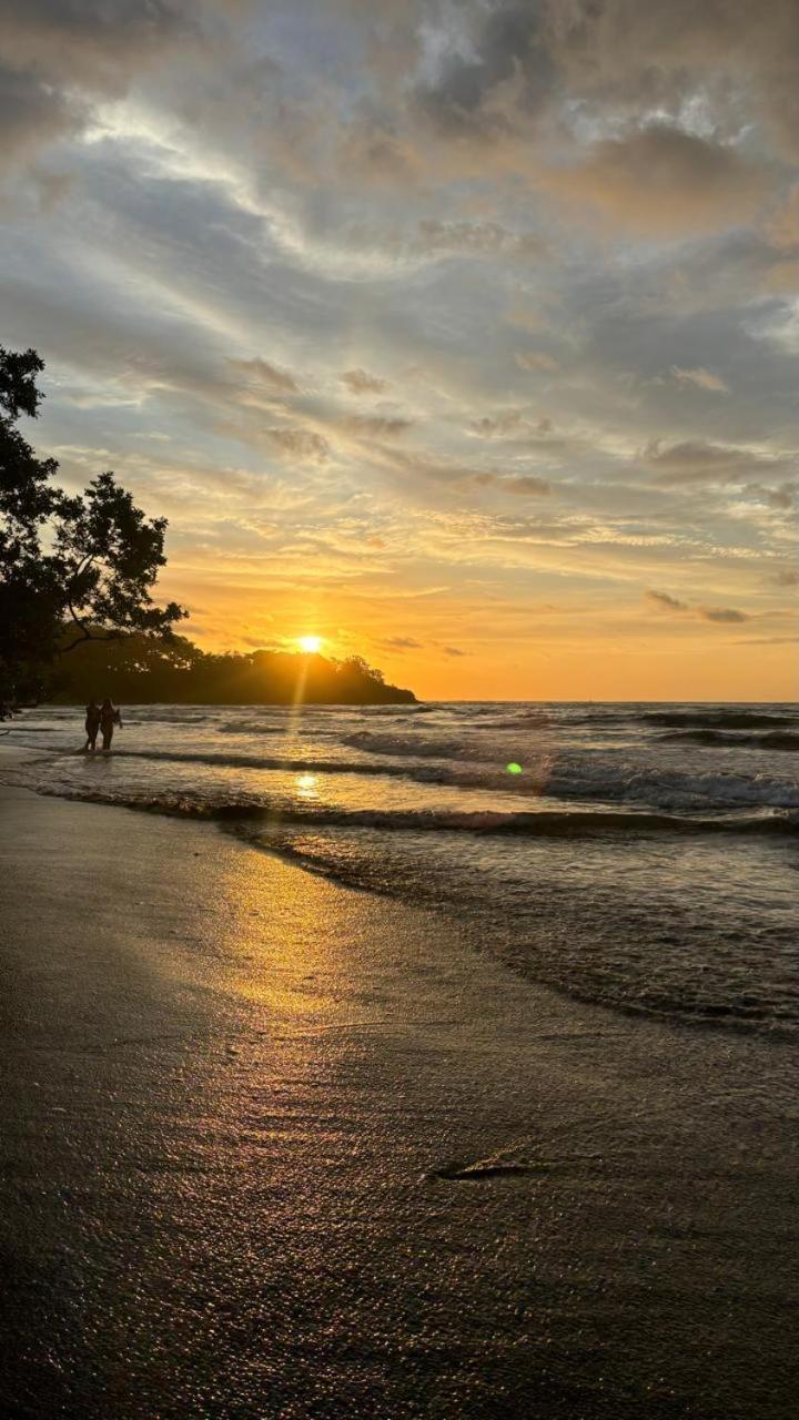 Tamarindo Beach, Prime Location, Fantastic Watersalt Pool & Cold Plunge, Family & Friends Екстер'єр фото