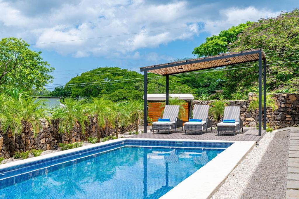 Tamarindo Beach, Prime Location, Fantastic Watersalt Pool & Cold Plunge, Family & Friends Екстер'єр фото